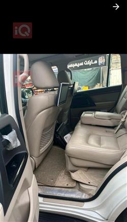 تۆیۆتا لاند کروزەر